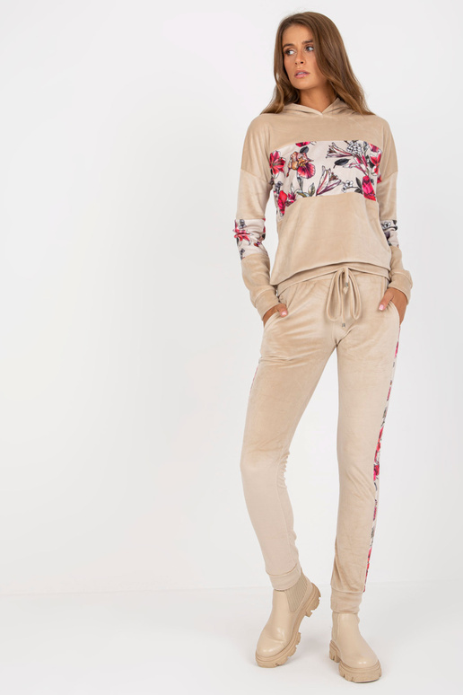 Béžový dvoudílný velurový komplet s... Béžový dvoudílný velurový komplet s...