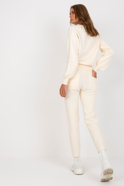 Světle béžová dvoudílná ležérní...