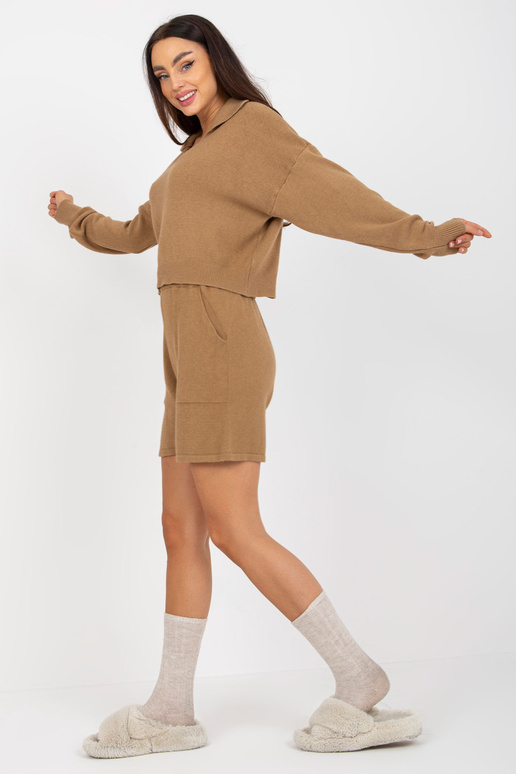 Ležérní pletený velbloudí set s šortkami