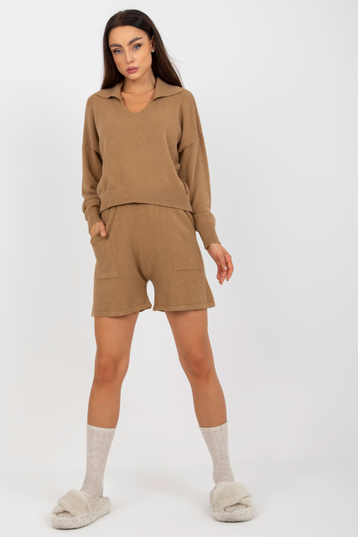 Ležérní pletený velbloudí set s šortkami