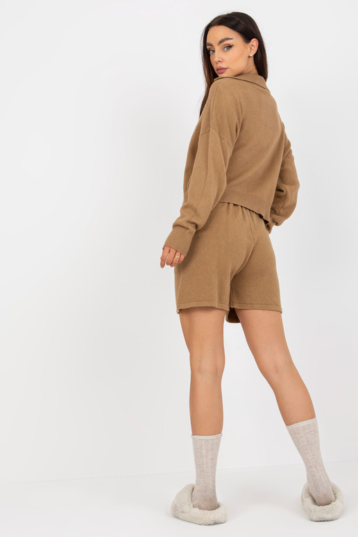 Ležérní pletený velbloudí set s šortkami