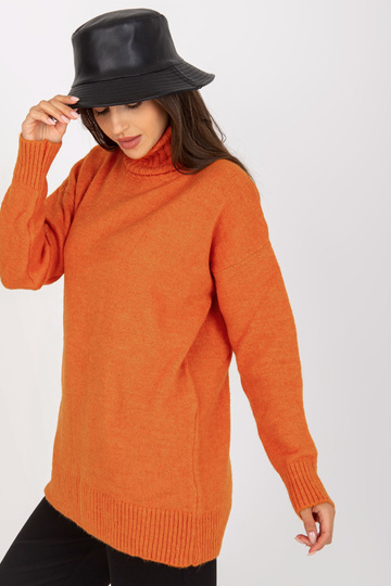 Tmavě oranžový volný rolák...