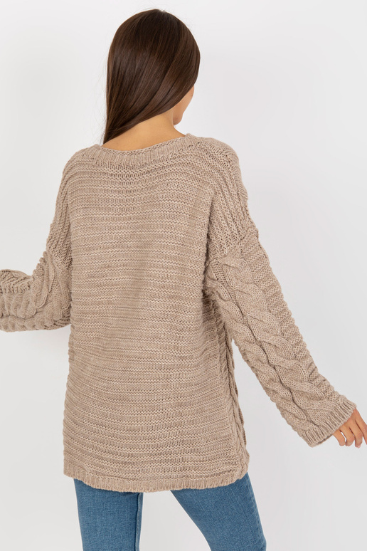 Béžový svetr s copánky a širokými...