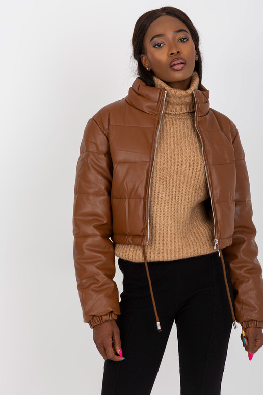 Krátká hnědá zimní bunda z eko kůže