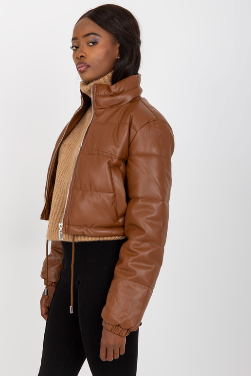 Krátká hnědá zimní bunda z eko kůže