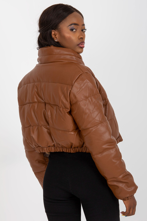 Krátká hnědá zimní bunda z eko kůže