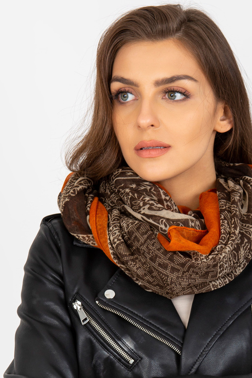 Hnědý závěsný komín s viskózou