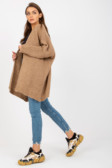 Tmavě béžový pletený...