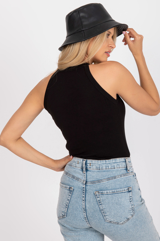 Černý top s lesklým nápisem