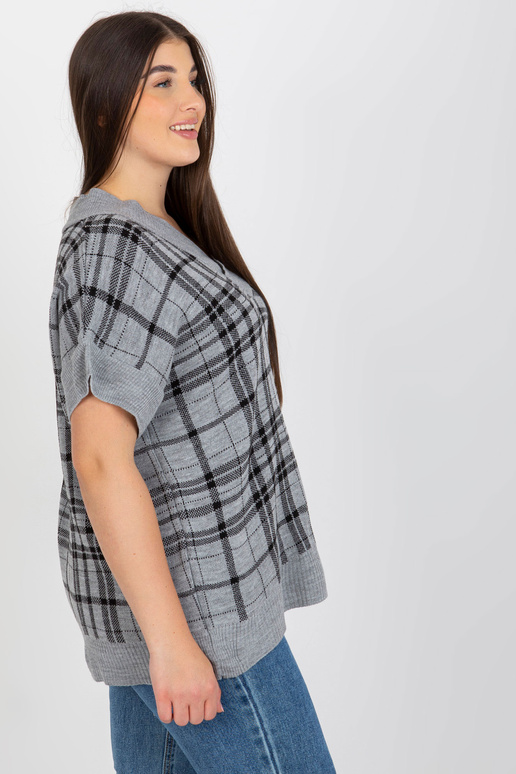 Šedá pletená kostkovaná vesta větší... Šedá pletená kostkovaná vesta větší...