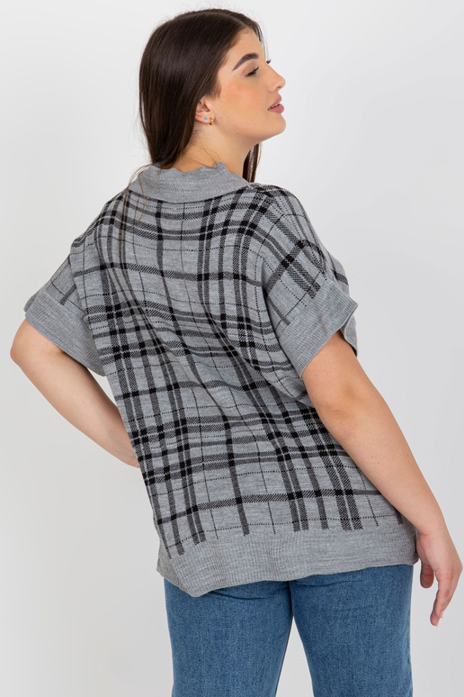 Šedá pletená kostkovaná vesta větší... Šedá pletená kostkovaná vesta větší...