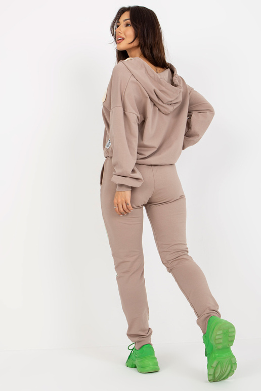 Dunkelbeiges zweiteiliges Freizeitset...
