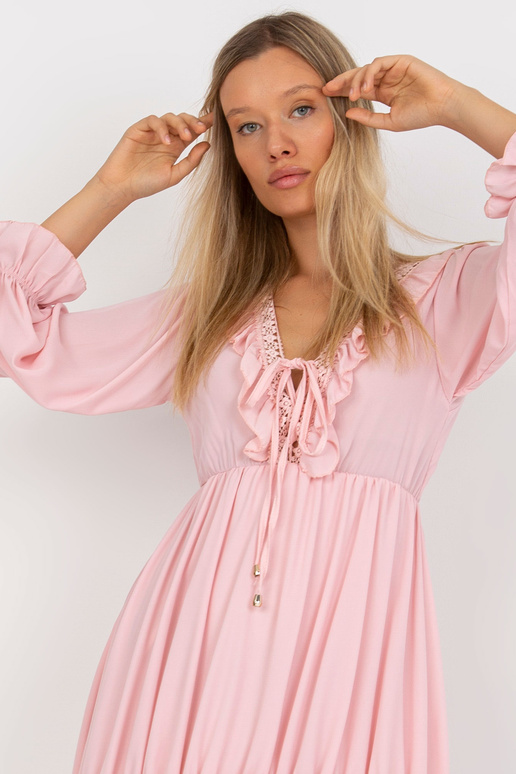 Bledě růžové mini volánové boho šaty...