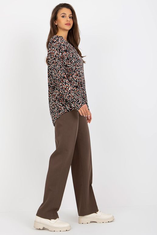 Černá halenka s potiskem a výstřihem...