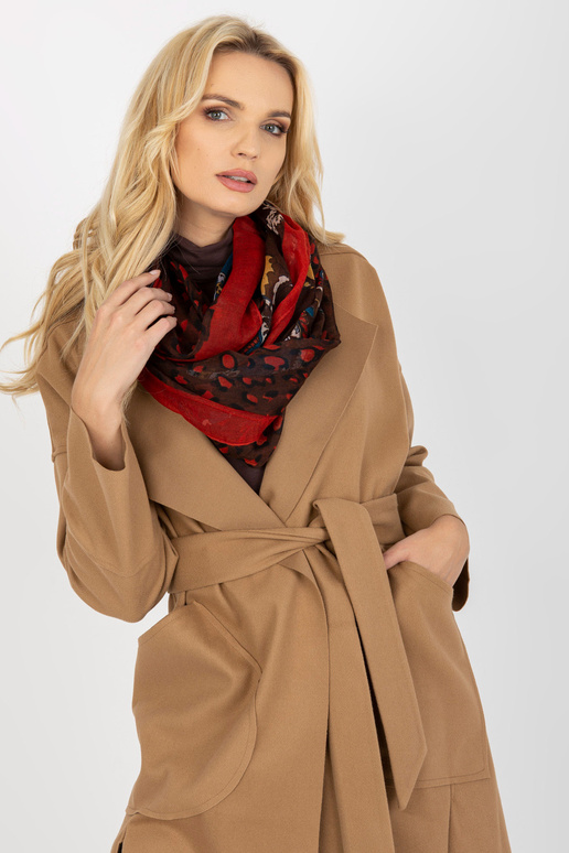 Brauner Schlingenkamin mit Drucken