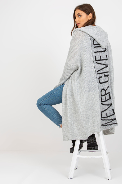 Šedý pletený kardigan s nápisem na...