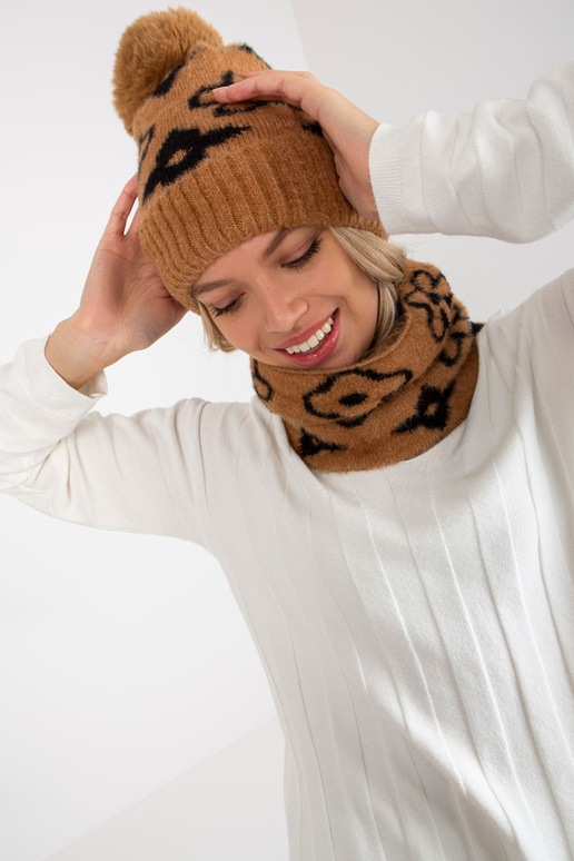 Camel a černá dámská zimní čepice s...