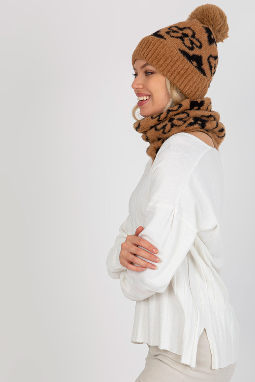 Camel a černá dámská zimní čepice s...