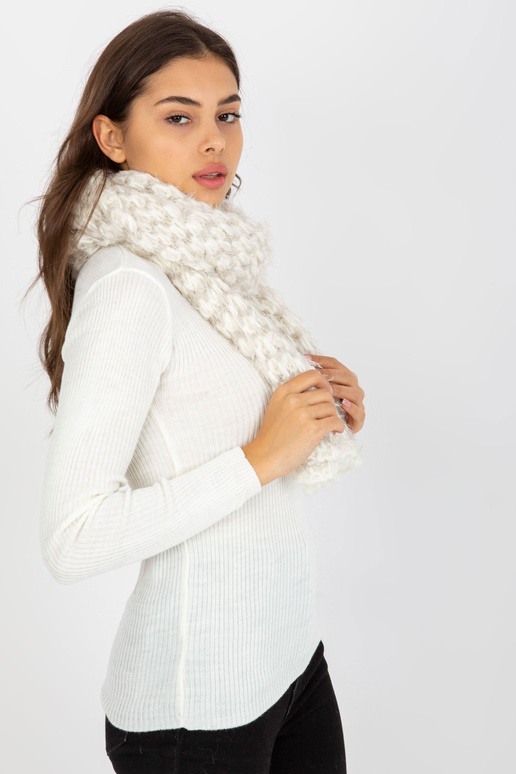 Bílá zimní šála