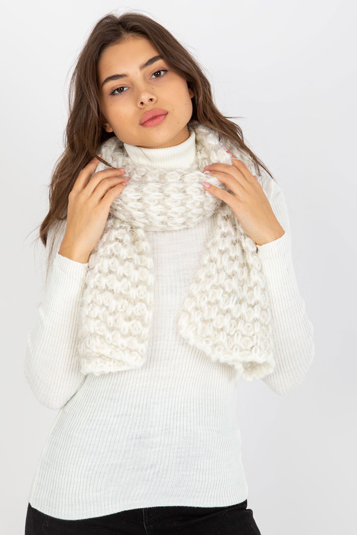 Bílá zimní šála