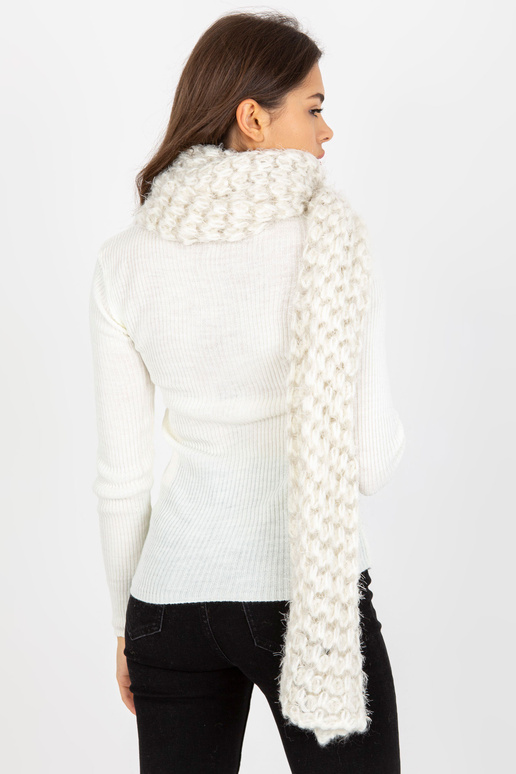 Bílá zimní šála