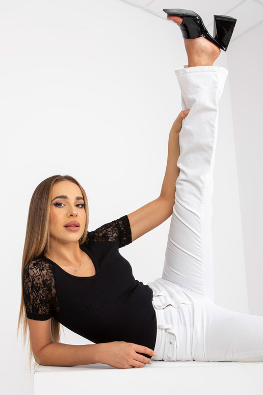 Černá žebrovaná halenka s výstřihem...