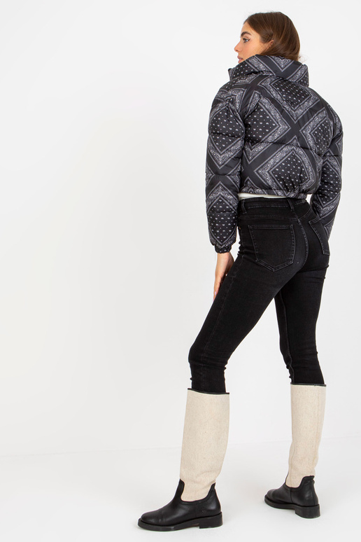 Černý vzor prošívaná krátká péřová bunda