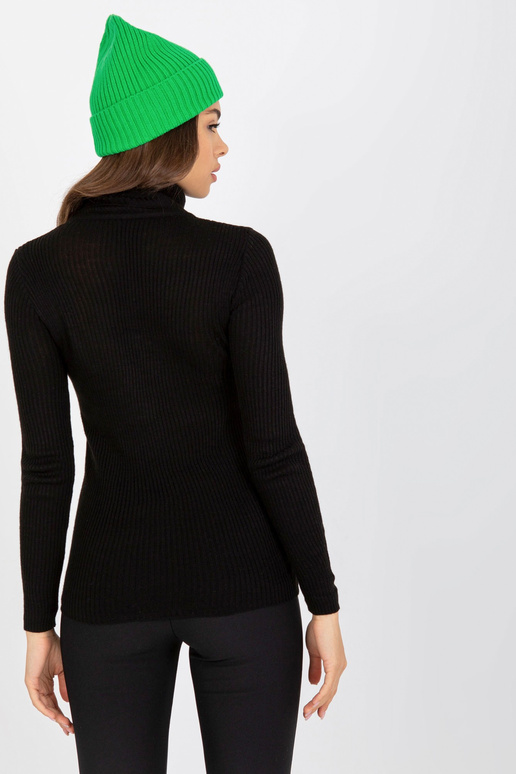 Černý svetr s rolákem na míru