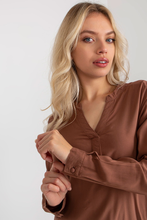 Hnědá volná halenka s výstřihem do V...