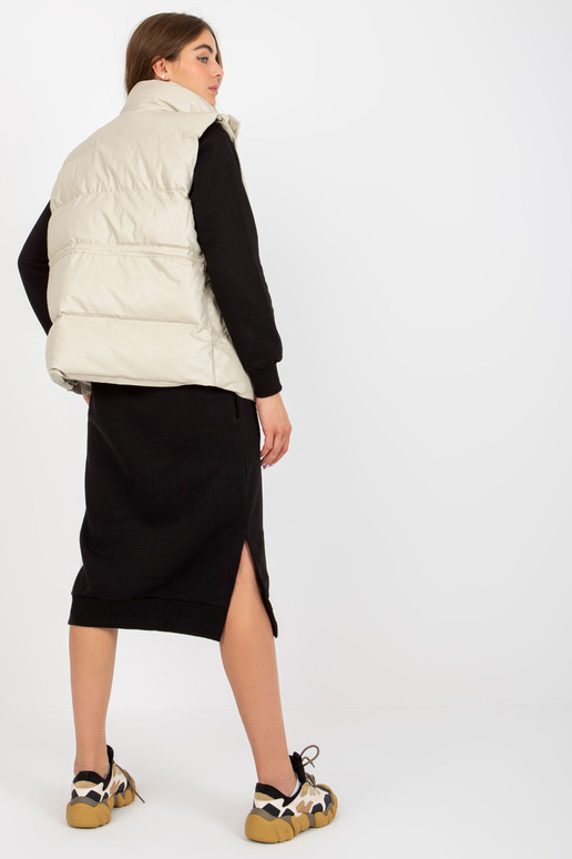 Světle béžová péřová vesta z eko kůže...