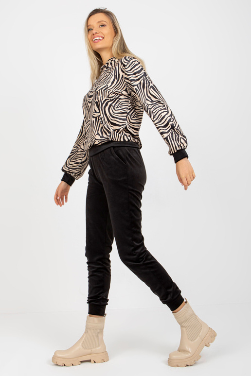 Béžová a černá velurová souprava se...