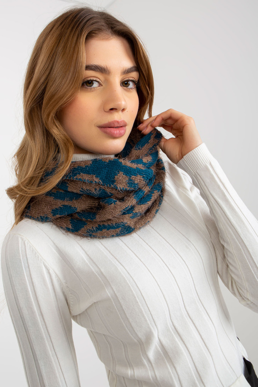 Tmavě béžovo-mořský zimní komín ve...