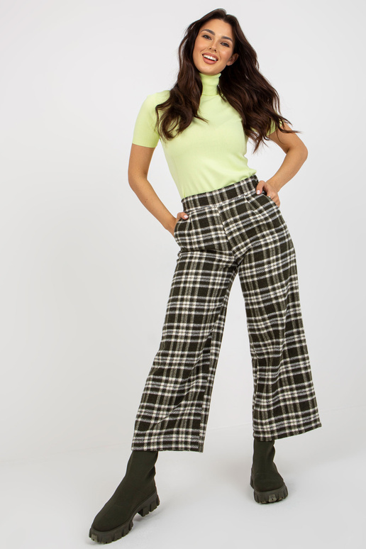 Khakifarbene weite Hosen aus kariéra...