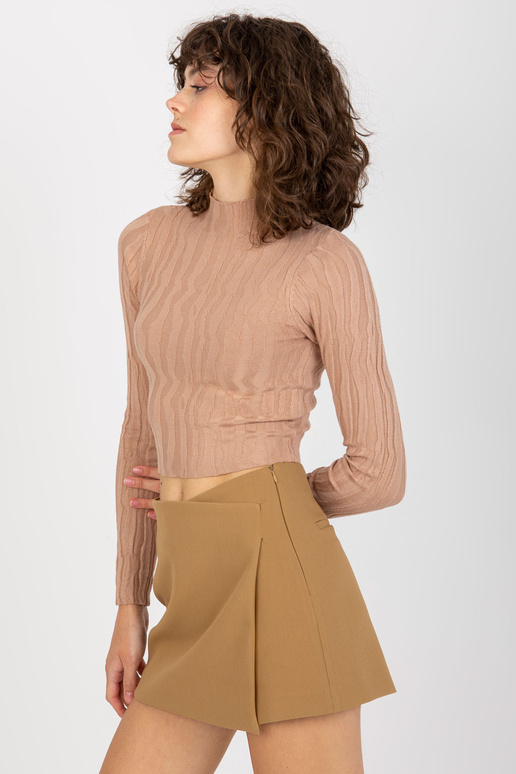 Tmavě béžový vypasovaný krátký svetr...