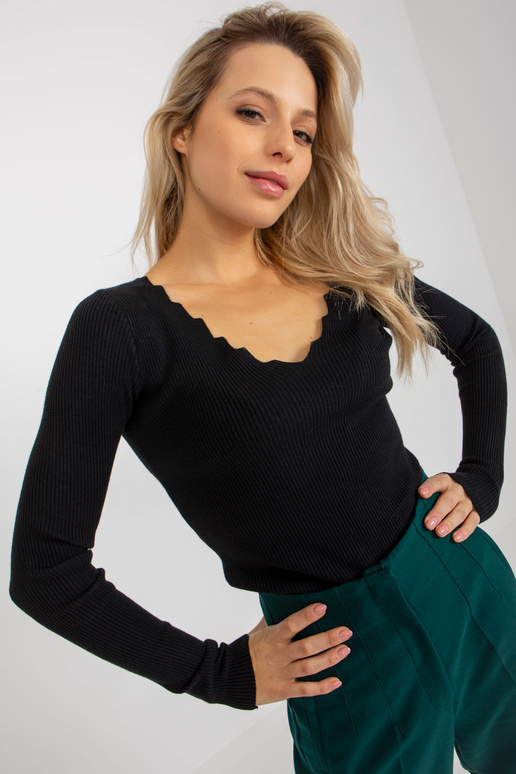 Klasický svetr s černými pruhy