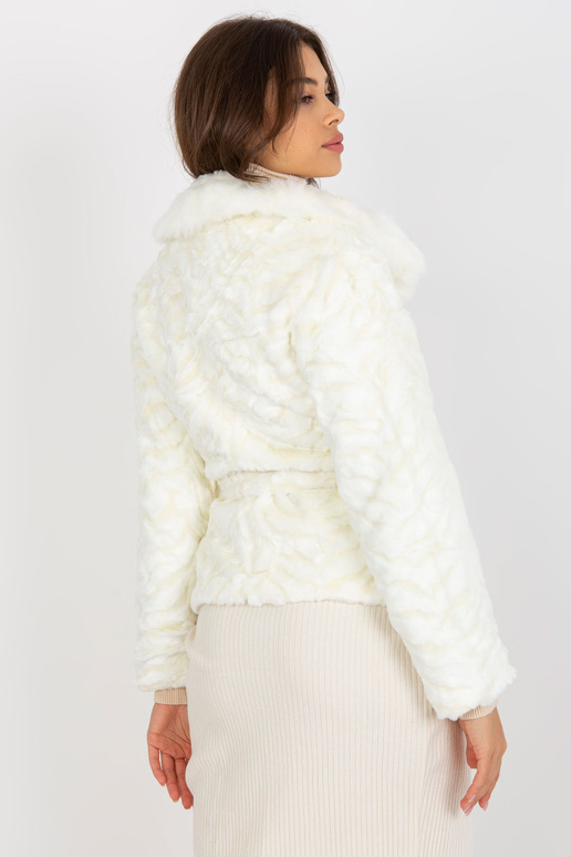 Bílá kožešinová zimní bunda s páskem...