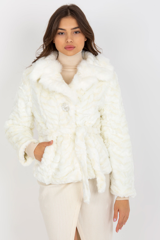 Bílá kožešinová zimní bunda s páskem...