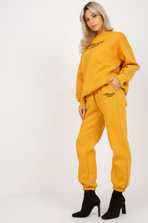 Tmavě žlutá dámská mikina s oversize... Tmavě žlutá dámská mikina s oversize...