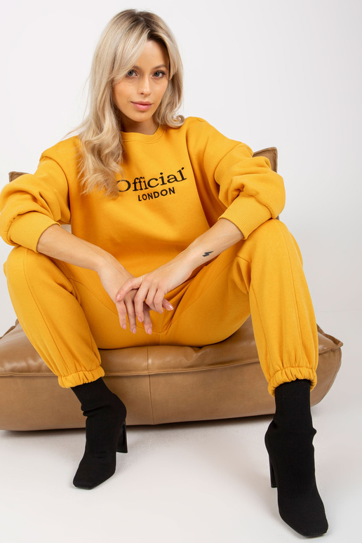 Tmavě žlutá dámská mikina s oversize... Tmavě žlutá dámská mikina s oversize...