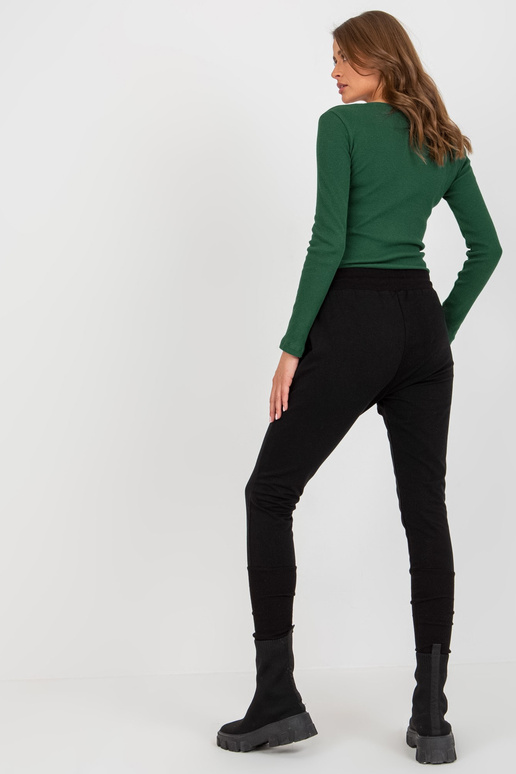 Černé dámské tepláky s kapsami na klopě