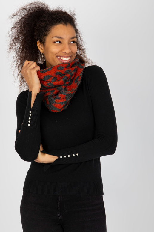 Šedo-oranžový zimní komín se vzory