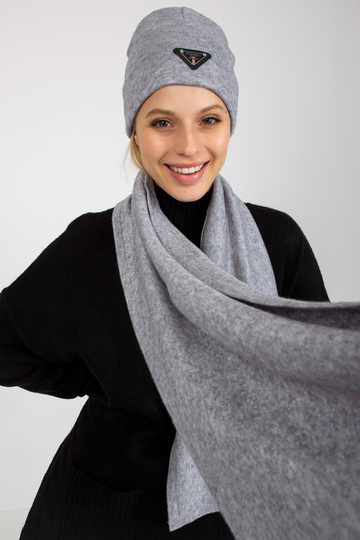 Šedý dámský zimní set se šálou
