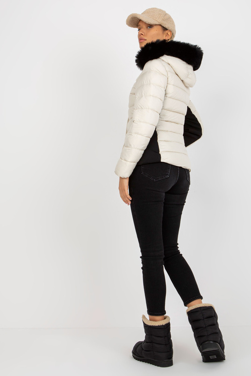 Světle béžová přechodná prošívaná... Světle béžová přechodná prošívaná...