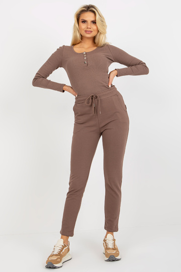 Hnědé dámské tepláky s kapsami