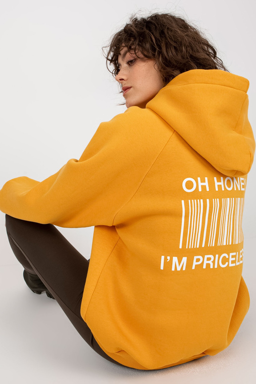 Tmavě žlutá mikina s potiskem na zádech Tmavě žlutá mikina s potiskem na zádech