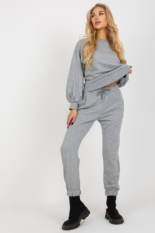 Šedý dvoudílný ležérní set s výřezem...