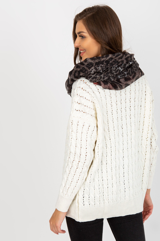 Černý a červený závěsový komín ve...