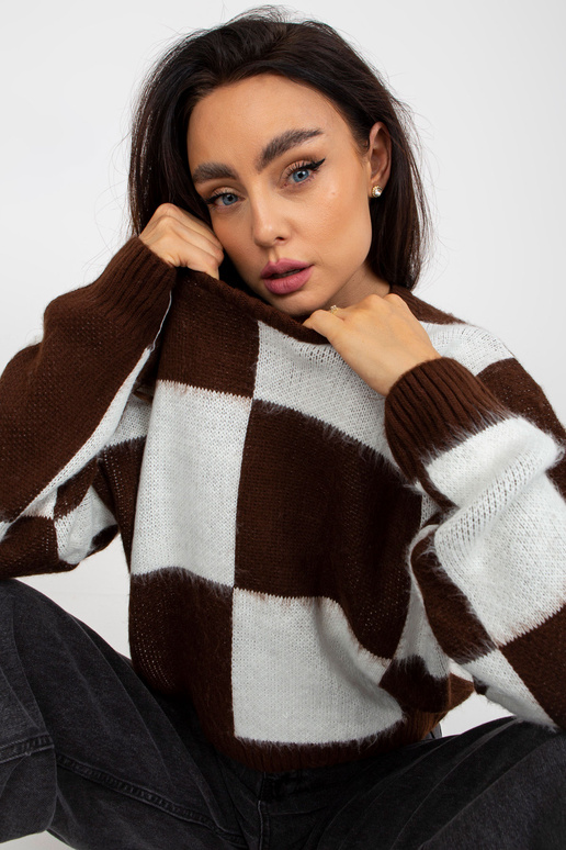 Hnědobílý volný klasický svetr s...