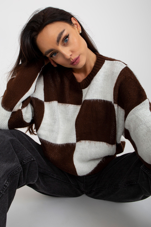 Hnědobílý volný klasický svetr s...