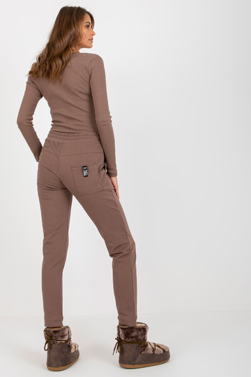 Hnědé basic tepláky s kapsami